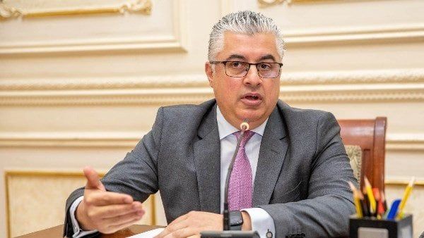 باستثمارات 60 مليون دولار.. رئيس اقتصادية قناة السويس يوقع عقد مشروع لإنتاج مواد التغليف باستثمارات 60 مليون دولار.. رئيس اقتصادية قناة السويس يوقع عقد مشروع لإنتاج مواد التغليف