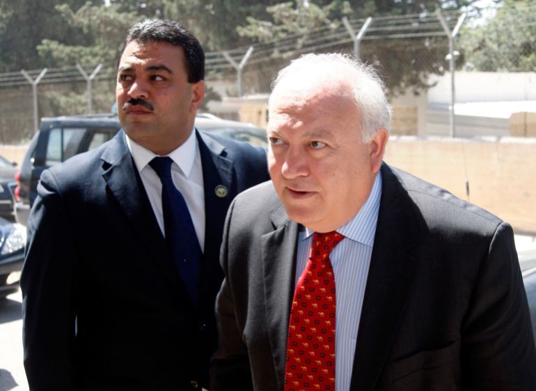 Spain's Foreign Minister Miguel Angel Moratinos (R) arrives for a meeting with Palestinian Prime Minister Salam Fayyad in the West Bank city of Ramallah May 12, 2010. REUTERS/Mohamad Torokman (WEST BANK - Tags: POLITICS)