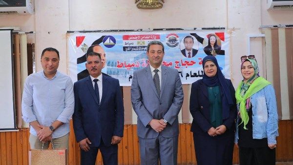 تسليم جوازات السفر للحجاج الفائزين بالقرعة في دمياط تسليم جوازات السفر للحجاج الفائزين بالقرعة في دمياط