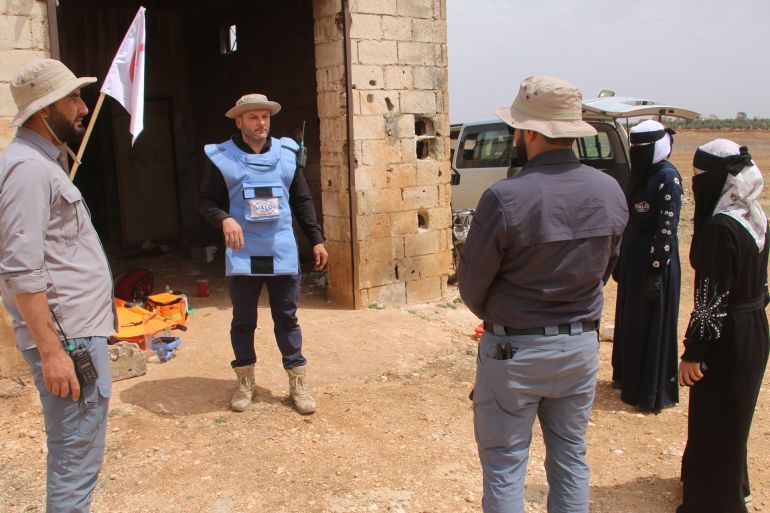 فريق منظمة The HALO TRUST في العمل لتفجير مخلفات حرب