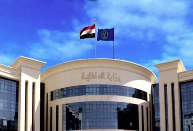 الداخلية تكشف حقيقة الادعاء باحتجاز محاميين بأحد أقسام الشرطة في القاهرة الداخلية تكشف حقيقة الادعاء باحتجاز محاميين بأحد أقسام الشرطة في القاهرة