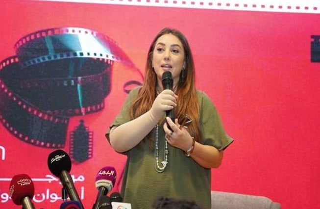 كندة علوش عن تكريمها بمهرجان أسوان: «بنتي فرحانة بتكريمي وعايزة تحتفظ بالجائزة» كندة علوش عن تكريمها بمهرجان أسوان: «بنتي فرحانة بتكريمي وعايزة تحتفظ بالجائزة»