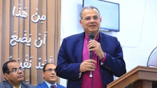 رئيس الطائفة الإنجيلية يشهد تنصيب القس مدحت ناشد راعيًا للكنيسة بطامية رئيس الطائفة الإنجيلية يشهد تنصيب القس مدحت ناشد راعيًا للكنيسة بطامية