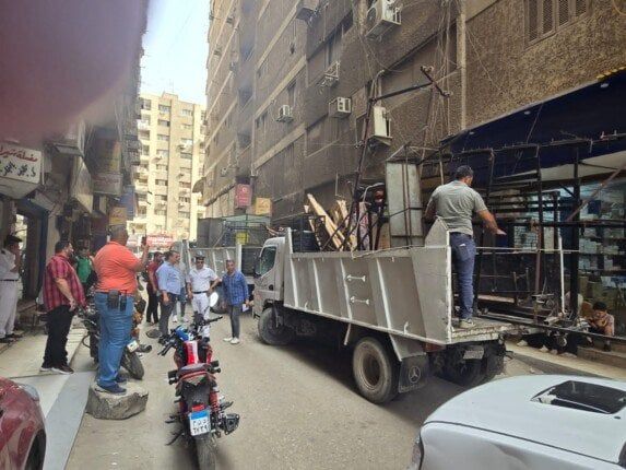 رفع ٣٠٠ حالة إشغال وتعديات من المحال والمنشآت التجارية بالجيزة رفع ٣٠٠ حالة إشغال وتعديات من المحال والمنشآت التجارية بالجيزة