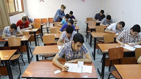 أرشيفية / طلاب يؤدون الامتحانات