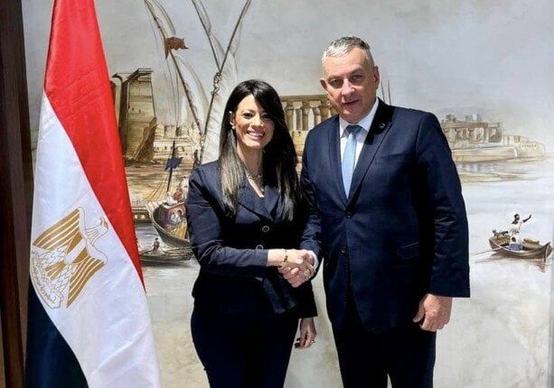 المشاط تلتقي المفوض الأوروبي للشراكات الدولية لبحث سبل تعزيز العلاقات الاقتصادية مع «فريق أوروبا المشاط تلتقي المفوض الأوروبي للشراكات الدولية لبحث سبل تعزيز العلاقات الاقتصادية مع «فريق أوروبا