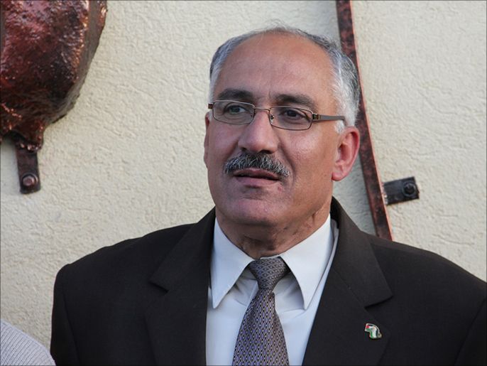 مدير الإعلام بوزارة الاسرى حسن عبد ربه يقول إن مشروع القانون يعزز الوسائل غير السلمية لتحرير الأسرى. الصورة تعود ليوم 16 إبريل/نيسان 2013 (تصوير: عوض الرجوب-الجزيرة نت).