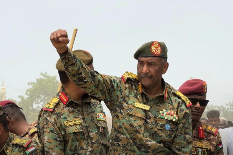 ئيس مجلس السيادة السوداني عبد الفتاح البرهان أثناء زيارته مدينة الدندر بولاية سنار مصدر الصورة (وكالة الأنباء السودانية نقلا عن مجلس السيادة الانتقالي)