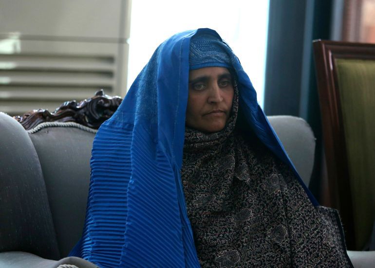 Famed Afghan woman Sharbat Gulla at the Presidential palace in Kabul, Afghanistan, Nov. 9, 2016. A Pakistani government official says National Geographic's famed green-eyed