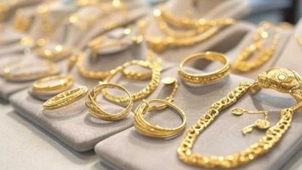 1000 جنيه| عاصفة تضرب الجنيه الذهب وسعر عيار 21 مفاجأة