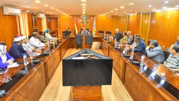 محافظ أسيوط يترأس اجتماع مبادرة محافظ أسيوط يترأس اجتماع مبادرة
