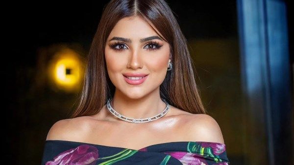 مي عمر تثير الجدل بإطلالتها في الرياض مي عمر تثير الجدل بإطلالتها في الرياض