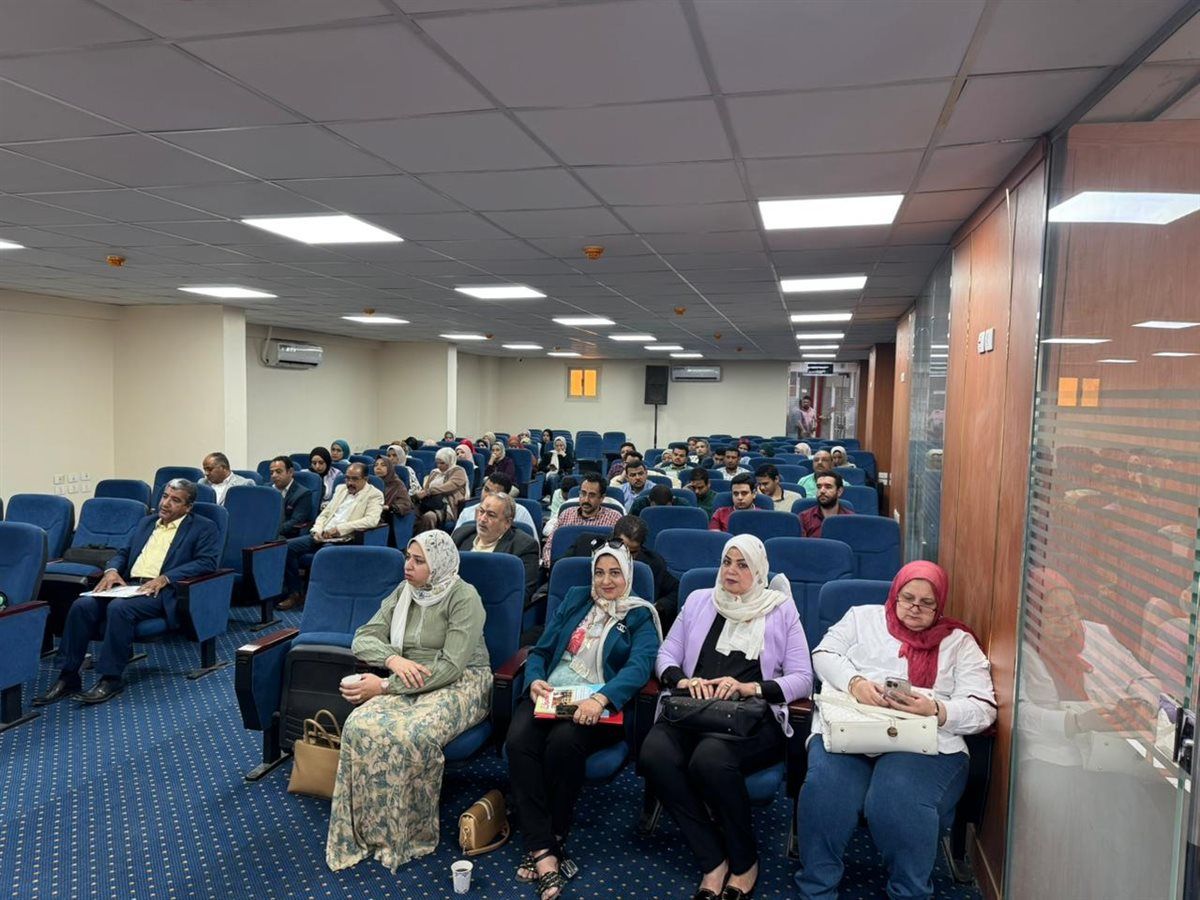 غرفة سوهاج التجارية تنظم ندوة موسعة للتعريف بالتيسيرات الضريبية الجديدة ر