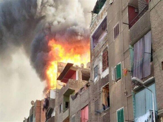 اندلاع حريق في عقار بالمقطم والدفع بـ 4 سيارات إطفاء اندلاع حريق في عقار بالمقطم والدفع بـ 4 سيارات إطفاء