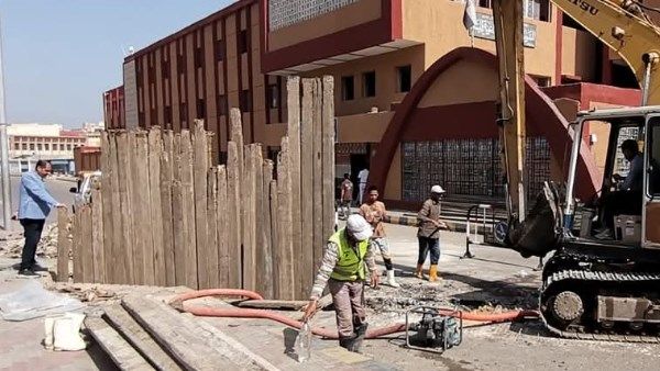 إصلاح هبوط أرضي بشارع المدارس بحي شرق كفر الشيخ | صور إصلاح هبوط أرضي بشارع المدارس بحي شرق كفر الشيخ | صور