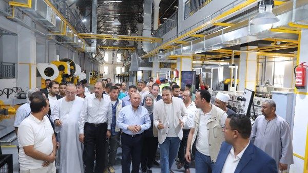 جولة وزير الصناعة بالصعيد| افتتاح مصنع حديث لتصنيع كباسات التبريد واستثمارات بالملايين في سوهاج وقنا جولة وزير الصناعة بالصعيد| افتتاح مصنع حديث لتصنيع كباسات التبريد واستثمارات بالملايين في سوهاج وقنا