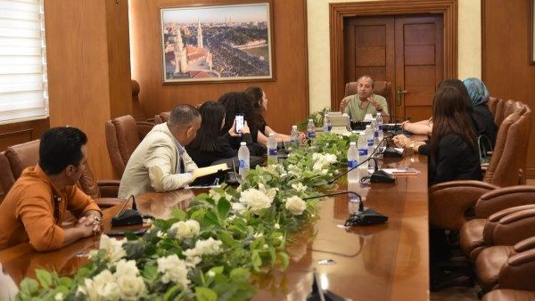 لاستعراض مشروع تخرج.. محافظ بورسعيد يستقبل وفدٱ من طلبة كلية الإعلام لاستعراض مشروع تخرج.. محافظ بورسعيد يستقبل وفدٱ من طلبة كلية الإعلام