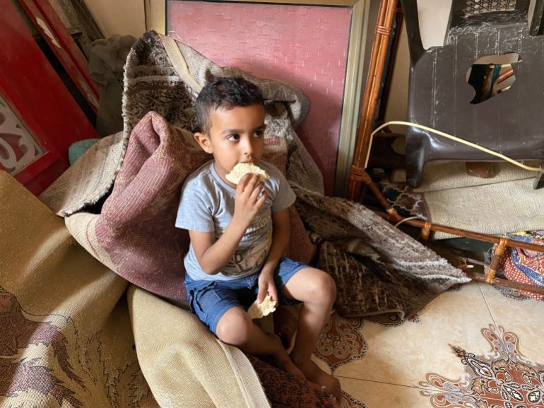 الطفل جاد حماد يعاني من سوء تغذية حاد-رائد موسى-خان يونس-الجزيرة نت