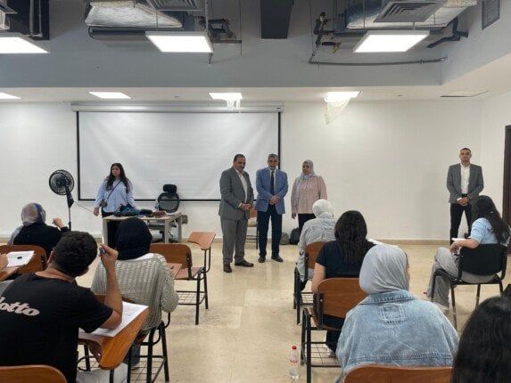 رئيس جامعة بنها الأهلية يتفقد سير الامتحانات بكليتي علوم الحاسب والاقتصاد وإدارة الأعمال رئيس جامعة بنها الأهلية يتفقد سير الامتحانات بكليتي علوم الحاسب والاقتصاد وإدارة الأعمال
