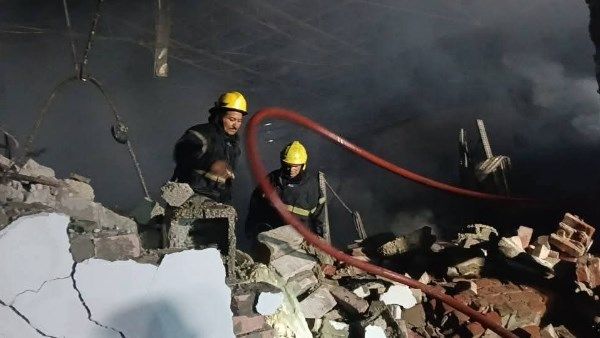 التفاصيل الكاملة لحريق مخزن ملابس بمنطقة استثمار بورسعيد العامة | شاهد التفاصيل الكاملة لحريق مخزن ملابس بمنطقة استثمار بورسعيد العامة | شاهد