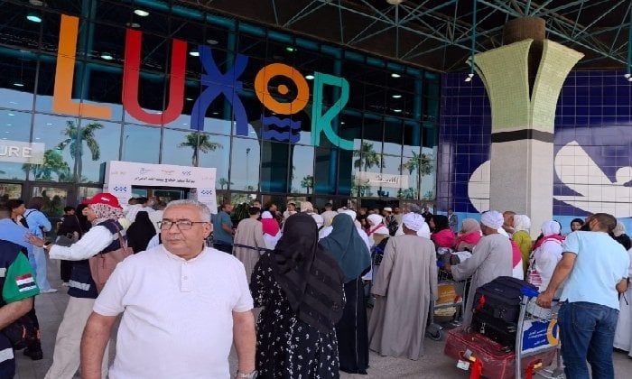 مدير التضامن الاجتماعي بالأقصر يودع الفوج الأول من حجاج الجمعيات مدير التضامن الاجتماعي بالأقصر يودع الفوج الأول من حجاج الجمعيات