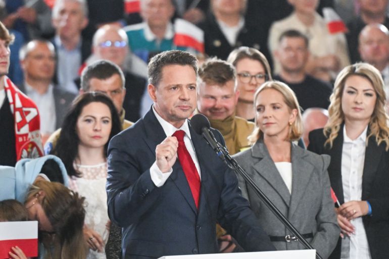 SANDOMIERZ, POLAND - MAY 18: The Mayor of Warsaw and the Civic Coalition (KO) presidential candidate, Rafal Trzaskowski and his wife Malgorzata celebrate the exit polls results during the first round of the presidential elections on May 18, 2025 in Sandomierz, Poland. The election is seen as a test of whether the government, with its centrist parliamentary coalition, can overcome the right-wing populism embodied by the Law and Justice Party, which has held the presidency since 2015. Exit polls give 30.8 % for Rafal Trzaskowski and 29.1% for Karol Nawrodzki. (Photo by Omar Marques/Getty Images)