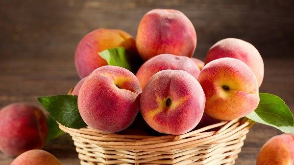 ماذا يحدث لجسمك عند تناول الخوخ؟