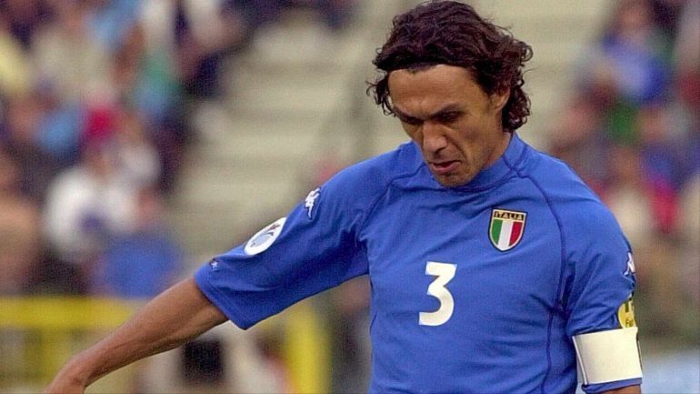 BRU59-20000624-BRUSSELS, BELGIUM: Italian defender and captain Paolo Maldini controls the ball during the Euro 2000 quarter-final soccer match between Italy and Romania in Brussels Saturday 24 June 2000. (ELECTRONIC IMAGE) EPA PHOTO /BENOIT DOPPAGNE
