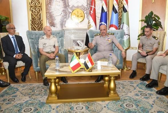 الفريق أحمد خليفة رئيس أركان حرب القوات المسلحة يلتقى رئيس هيئة الأركان المشتركة الإيطالية الفريق أحمد خليفة رئيس أركان حرب القوات المسلحة يلتقى رئيس هيئة الأركان المشتركة الإيطالية