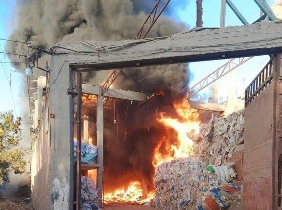 نيابة الخانكة تعاين موقع حريق مخزن البلاستيك بقرية كفر حمزة نيابة الخانكة تعاين موقع حريق مخزن البلاستيك بقرية كفر حمزة