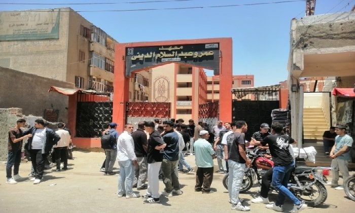 امتحاني «القرآن الكريم والحديث» يرسمان الفرحة على وجوه طلاب الثانوية الأزهرية بالشرقية امتحاني «القرآن الكريم والحديث» يرسمان الفرحة على وجوه طلاب الثانوية الأزهرية بالشرقية
