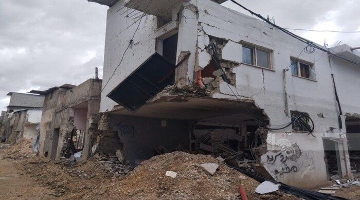 الاحتلال الإسرائيلي يواصل هدم المنازل في مخيم نور شمس الاحتلال الإسرائيلي يواصل هدم المنازل في مخيم نور شمس