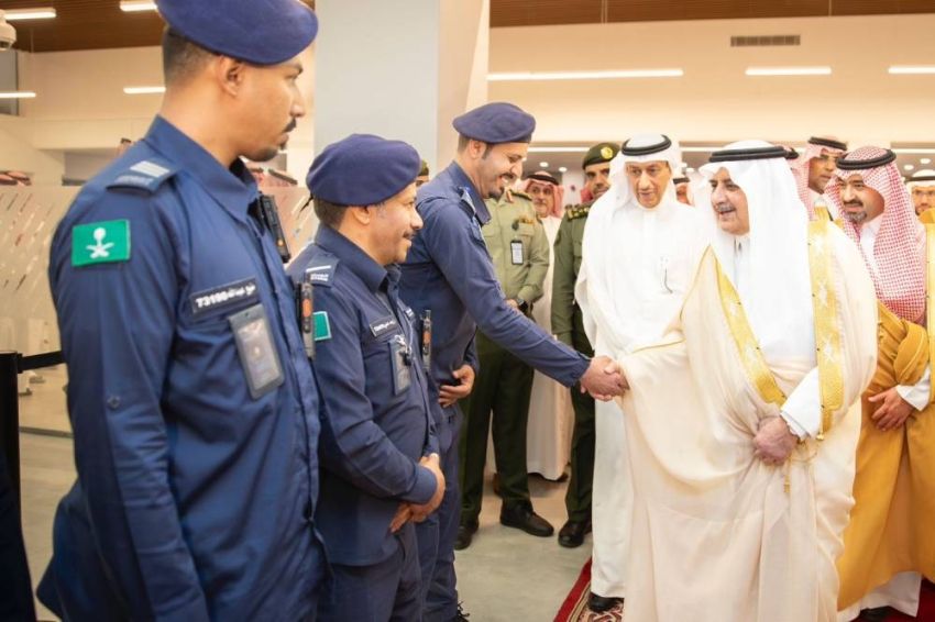أشاد سموه بجهود العاملين بالمنفذ .. أمير تبوك يقف ميدانياً على الخدمات المقدمة لضيوف الرحمن في مدينة الحجاج بمنفذ حالة عمار