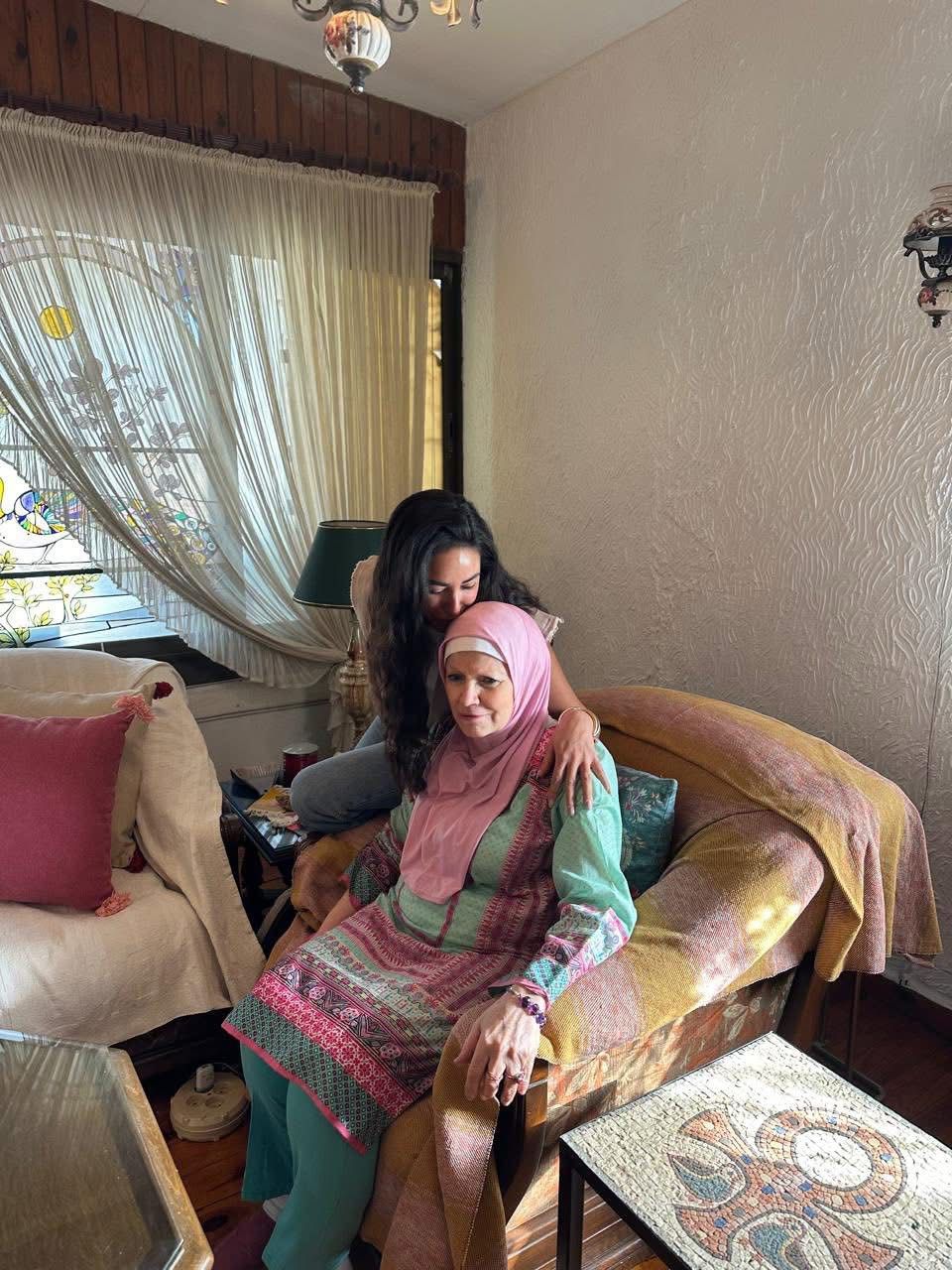 من زيارة آية سماحة لـ مشيرة إسماعيل