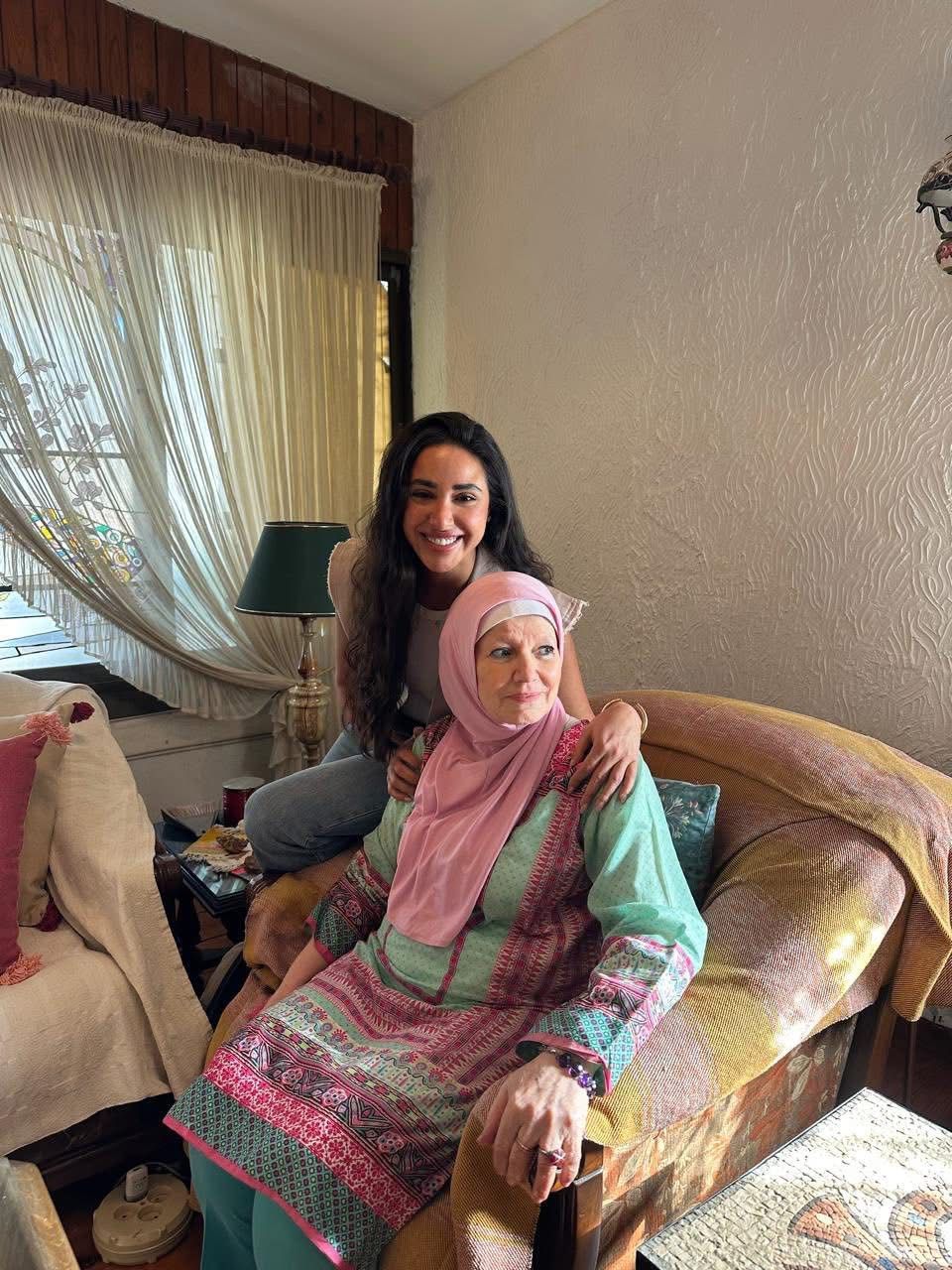 من زيارة آية سماحة لـ مشيرة إسماعيل