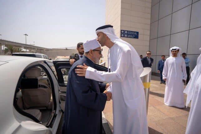 شيخ الأزهر يغادر مطار دبي متوجهًا إلى القاهرة عقب مشاركته في قمة الإعلام العربي شيخ الأزهر يغادر مطار دبي متوجهًا إلى القاهرة عقب مشاركته في قمة الإعلام العربي