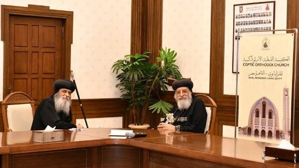 البابا تواضروس يستقبل نيافة الأنبا رويس والأنبا باڤلوس أسقف إيبارشية اليونان البابا تواضروس يستقبل نيافة الأنبا رويس والأنبا باڤلوس أسقف إيبارشية اليونان