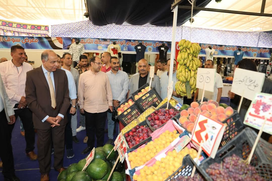 محافظ المنيا يفتتح سوق اليوم الواحد بحى جنوب