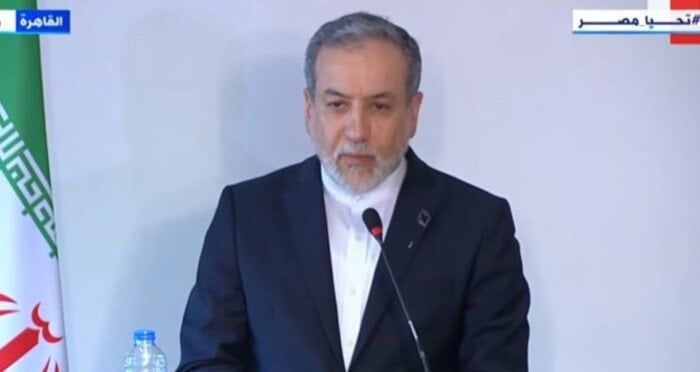 وزير الخارجية الإيراني: نؤكد أهمية تعزيز العلاقات المشتركة بين مصر وإيران وزير الخارجية الإيراني: نؤكد أهمية تعزيز العلاقات المشتركة بين مصر وإيران