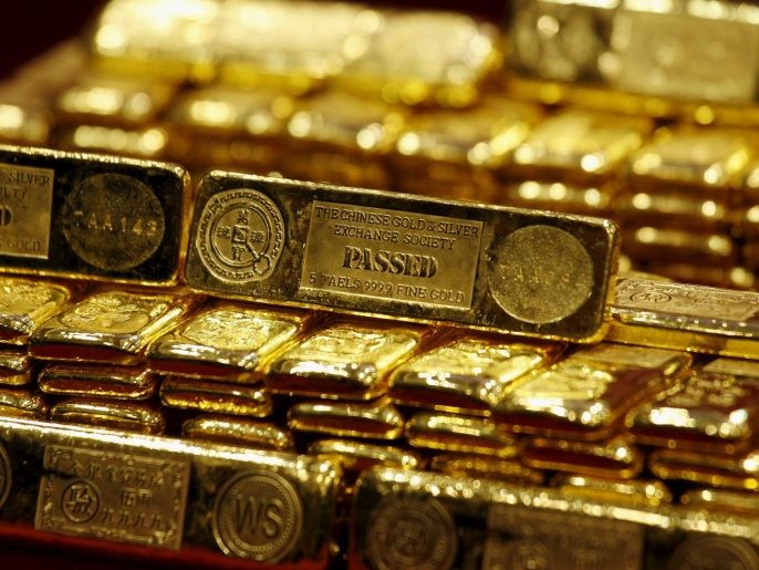 New five-tael 24K gold bars, issued by the Chinese Gold and Silver Exchange Society, Hong Kong's major gold and silver exchange, are introduced during the first trading day after the Chinese New Year holidays in Hong Kong in this February 14, 2013 file photo. REUTERS/Bobby Yip/Files