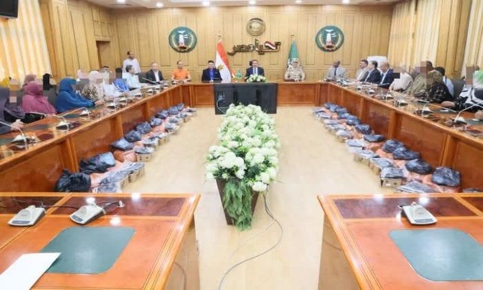محافظ المنوفية يقدم مساعدات إنسانية بمناسبة عيد الأضحى المبارك بقيمة ربع مليون جنيه محافظ المنوفية يقدم مساعدات إنسانية بمناسبة عيد الأضحى المبارك بقيمة ربع مليون جنيه