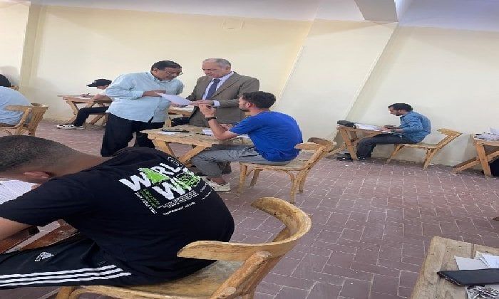 رئيس جامعة أسوان يتفقد امتحانات كلية هندسة الطاقة