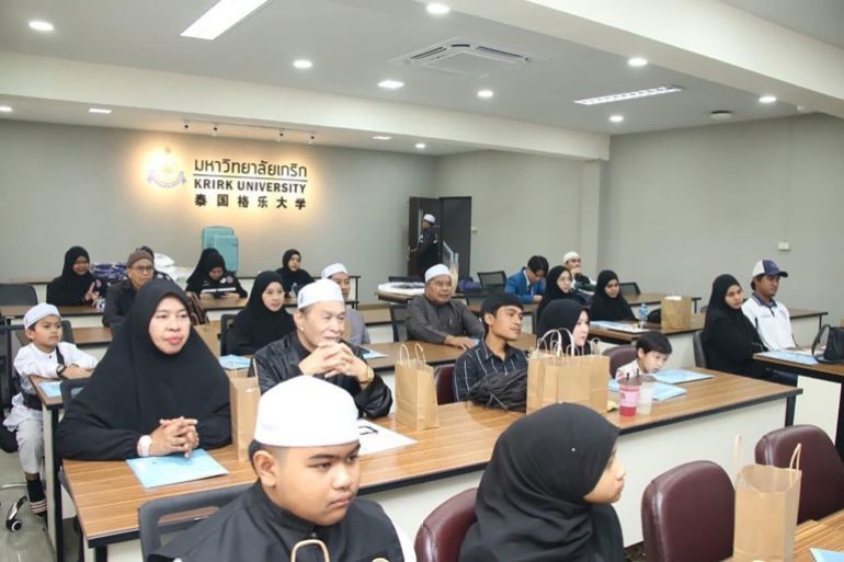 الكلية الإسلامية في بانكوك عاصمة تايلند تقدم دورات تدريبية للمقدمين على الحج والعمرة / صور من الكلية