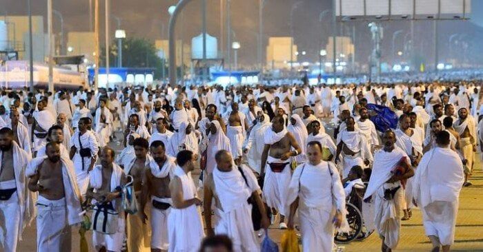 ضيوف الرحمن ينفرون من عرفات إلى مزدلفة بعد قضاء ركن الحج الأعظم