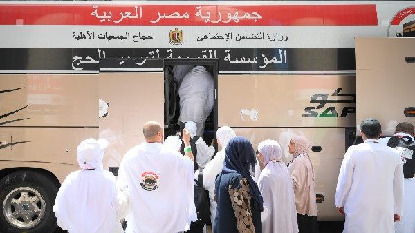 بدء تصعيد حجاج الجمعيات الأهلية إلى مشعر عرفات بدء تصعيد حجاج الجمعيات الأهلية إلى مشعر عرفات