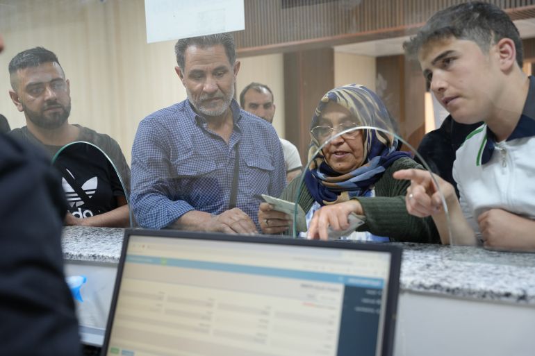 3- يحدو اللاجئون السوريون العائدون الأمل بمستقبل واعد بعد رفع العقوبات