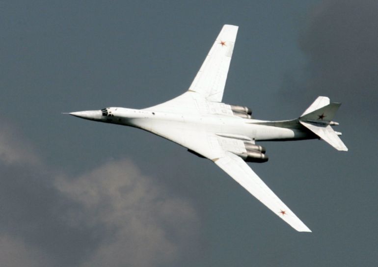 -PHOTO TAKEN 16AUG05-- A Tupolev TU-160 strategic bomber performs during the first day of the MAKS-2..