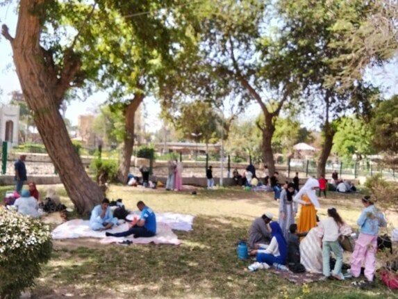إقبال كبير على الحدائق والمتنزهات واستعدادات خاصة لتأمين احتفالات العيد (فيديو) إقبال كبير على الحدائق والمتنزهات واستعدادات خاصة لتأمين احتفالات العيد (فيديو)