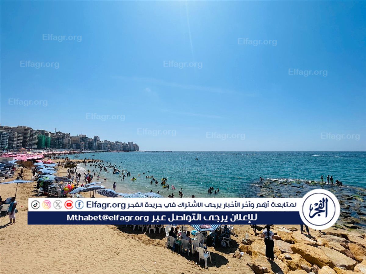 ارتفاع نسب إشغال شواطىء القطاع الشرقي في الإسكندرية منذ الصباح الباكر