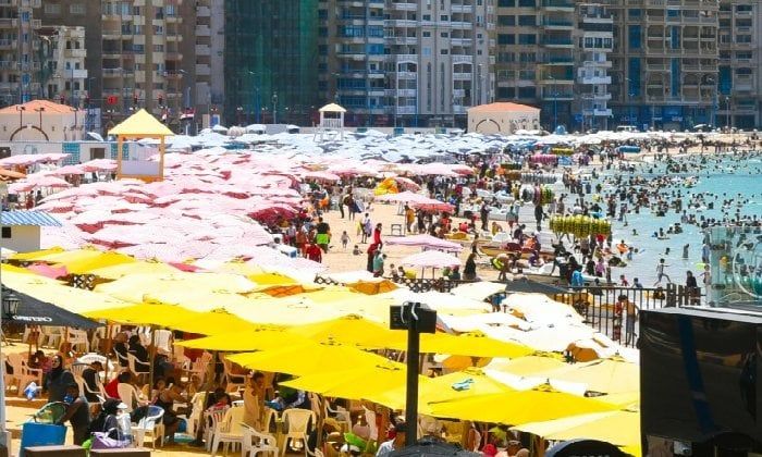 إقبال كثيف على الإسكندرية خلال عيد الأضحى وسط استعدادات مكثفة لاستقبال الزائرين إقبال كثيف على الإسكندرية خلال عيد الأضحى وسط استعدادات مكثفة لاستقبال الزائرين